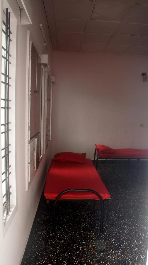Hotel Bed And Bath For 1-8 People Thiruvananthapuram Exterior foto