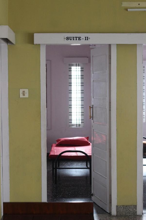 Hotel Bed And Bath For 1-8 People Thiruvananthapuram Exterior foto
