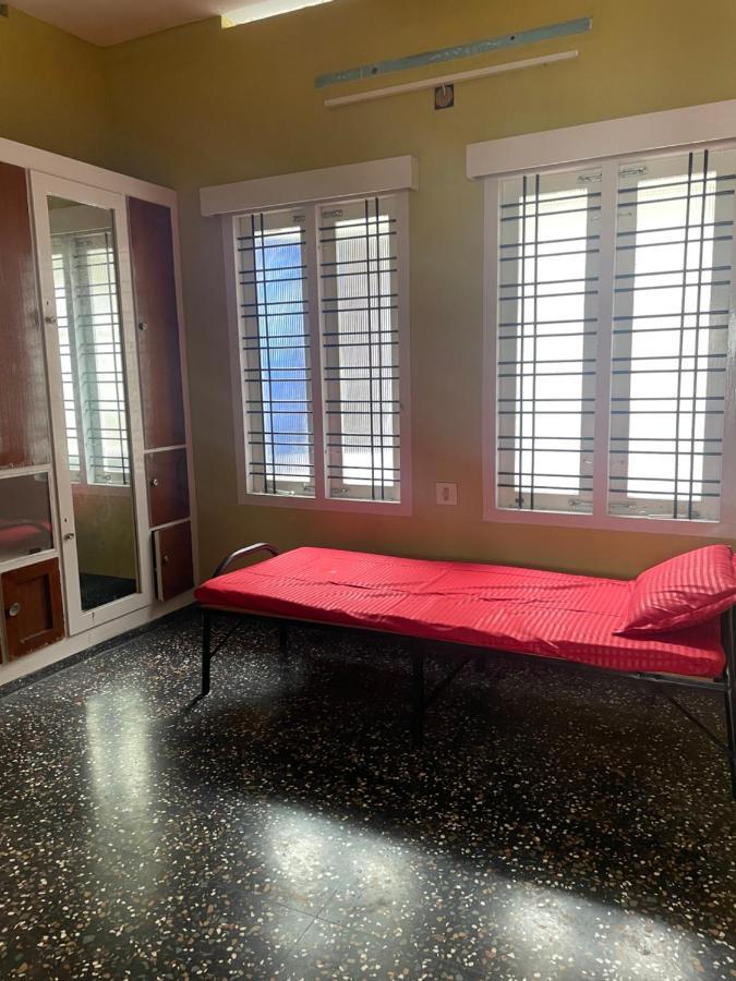 Hotel Bed And Bath For 1-8 People Thiruvananthapuram Exterior foto