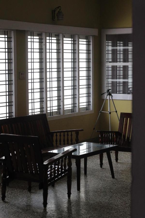 Hotel Bed And Bath For 1-8 People Thiruvananthapuram Exterior foto