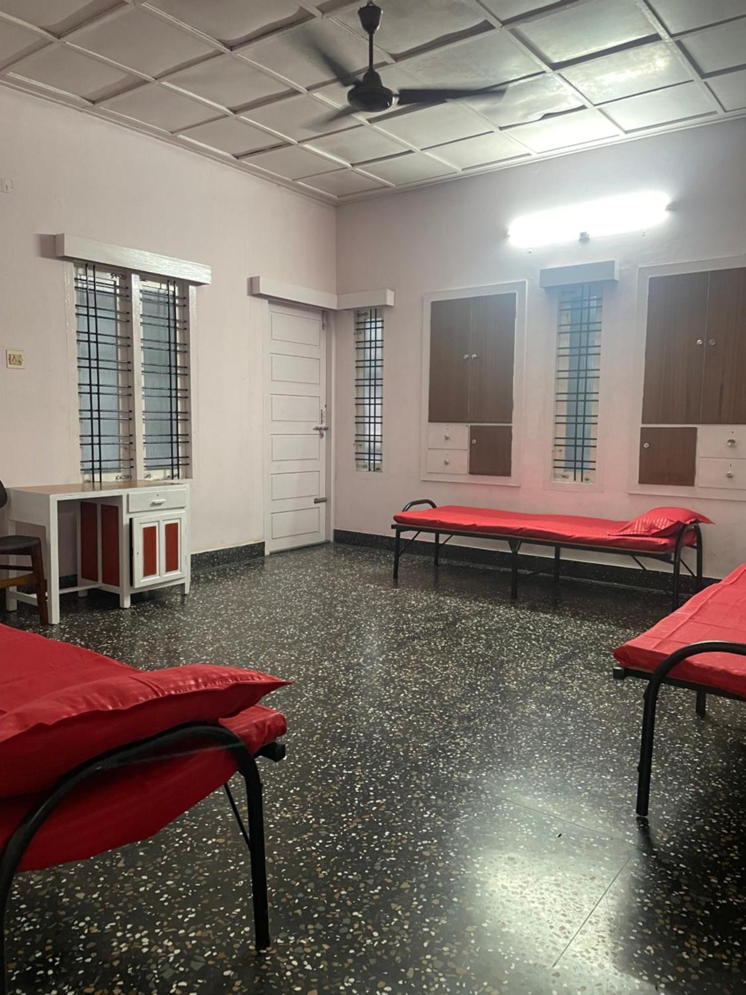 Hotel Bed And Bath For 1-8 People Thiruvananthapuram Exterior foto