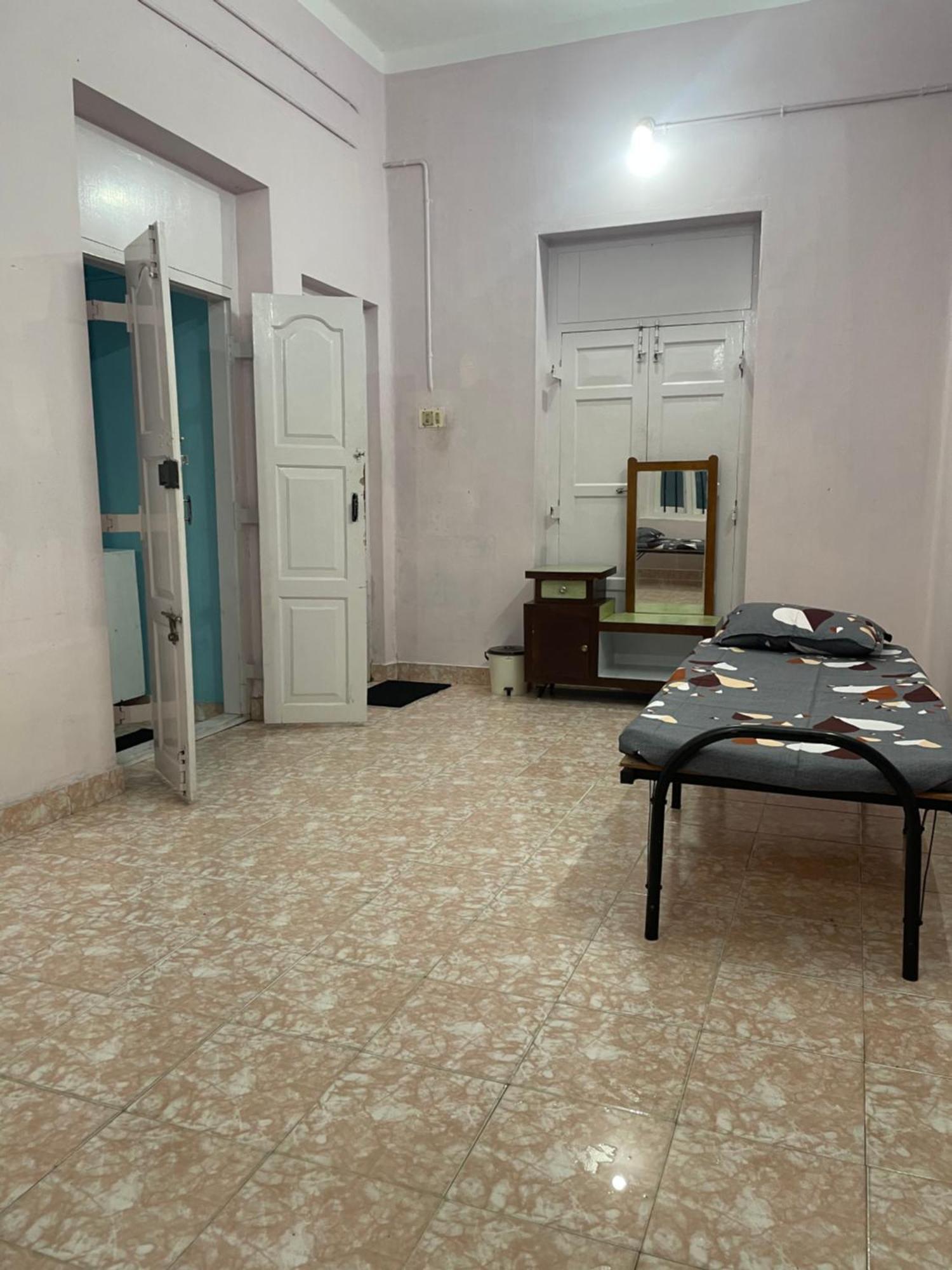 Hotel Bed And Bath For 1-8 People Thiruvananthapuram Exterior foto